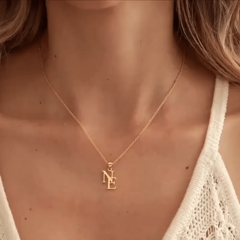 Collana con Iniziali Intrecciate